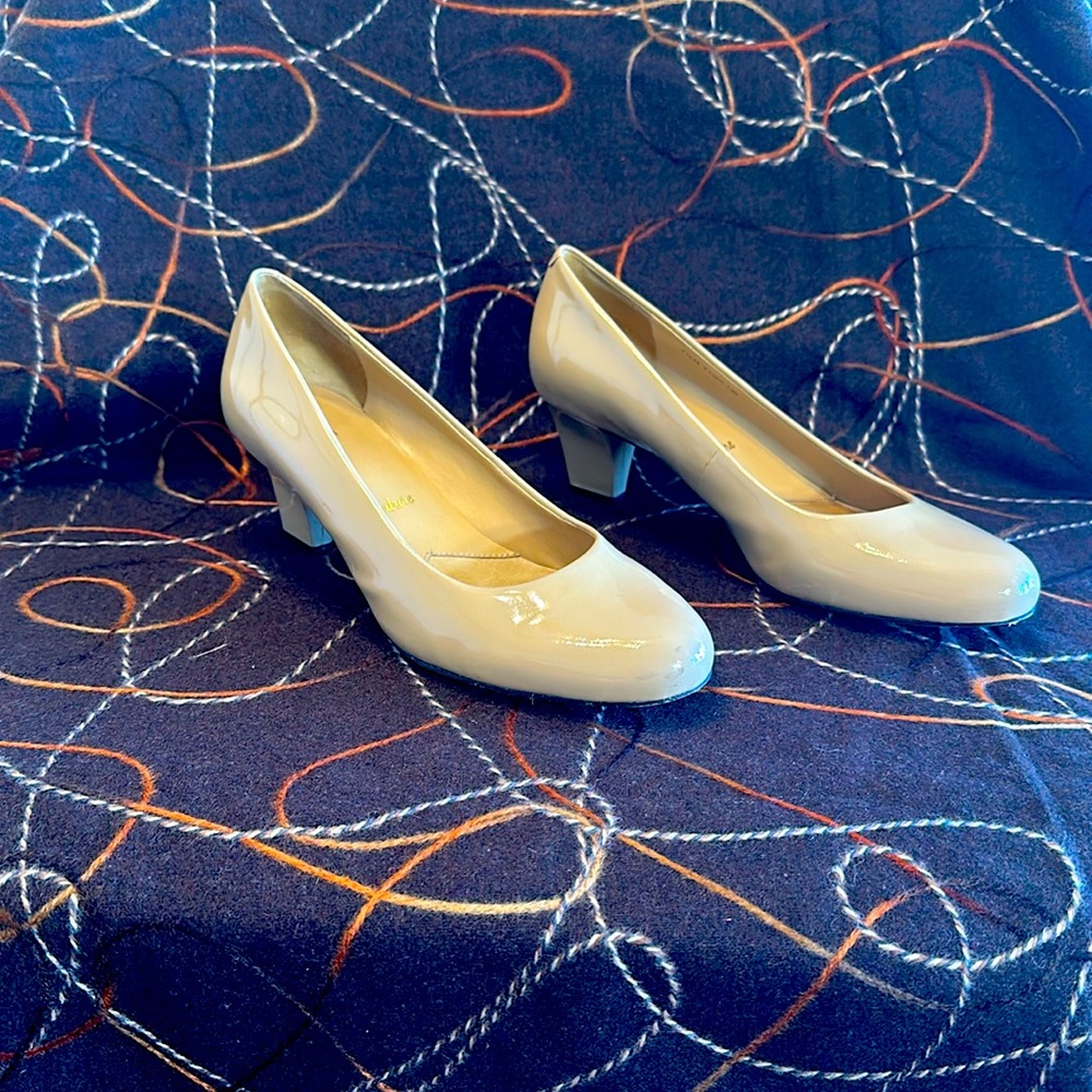 Nude (taupe) Patent Leather Pump